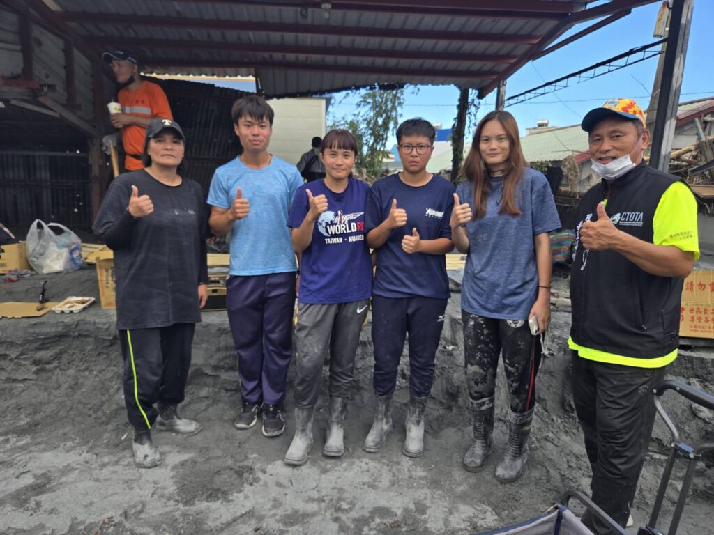 女武神3球員光復嚴重受災戶　原住民體育人李丘威達從雲林親送物資關懷
